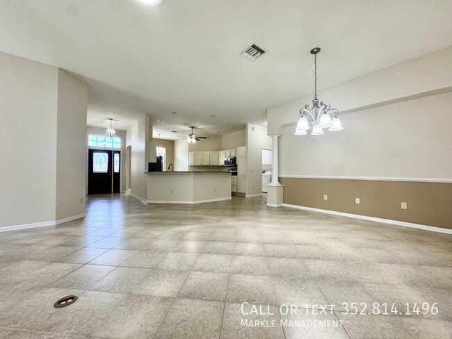 Building Photo - 487 Thistledown Way