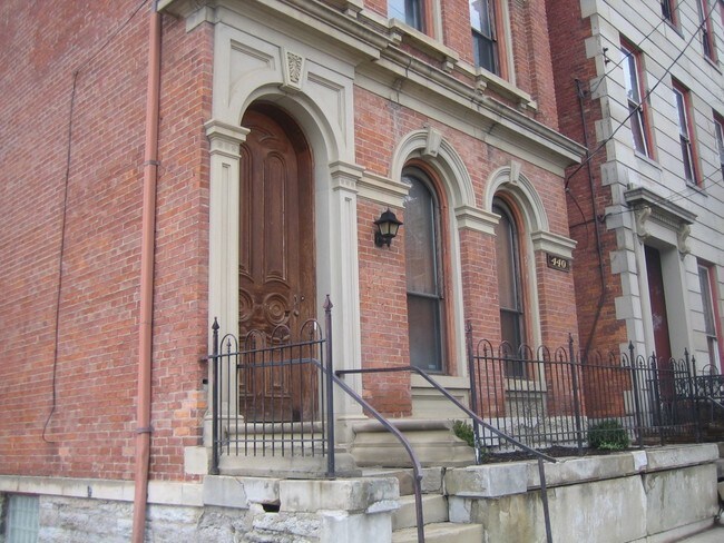 Building Photo - 440 Hopkins St