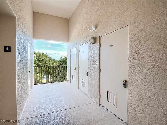 Building Photo - 8680 Cedar Hammock Cir