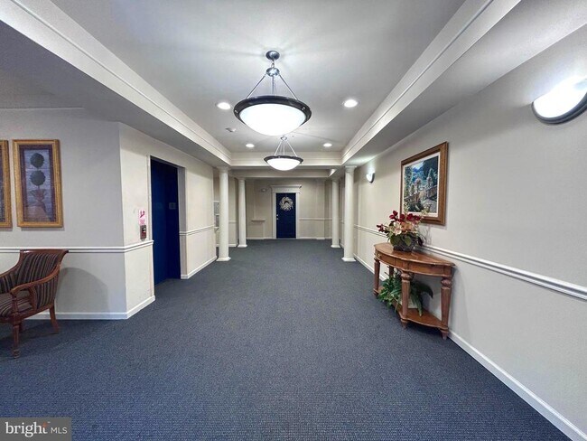 Building Photo - 2921 Deer Hollow Way