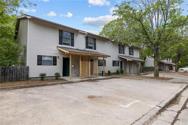 Building Photo - 1373 E Sequoyah Ct