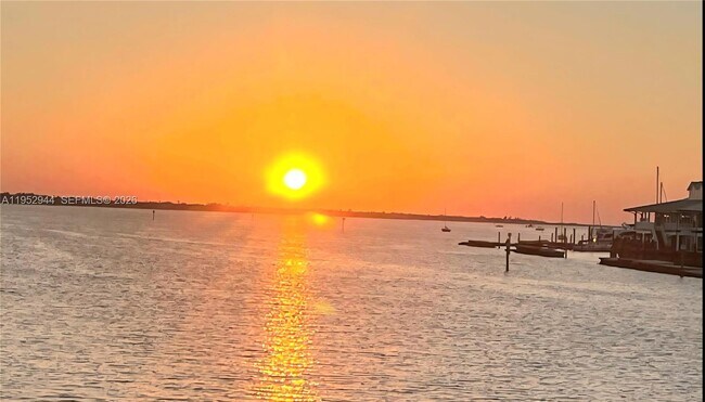 Building Photo - 403 28th St W