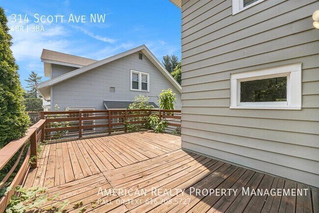 Building Photo - 314 Scott Ave NW