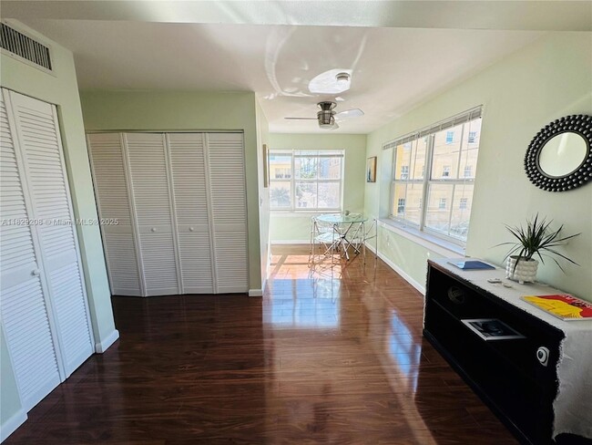 Building Photo - 1308 Drexel Ave