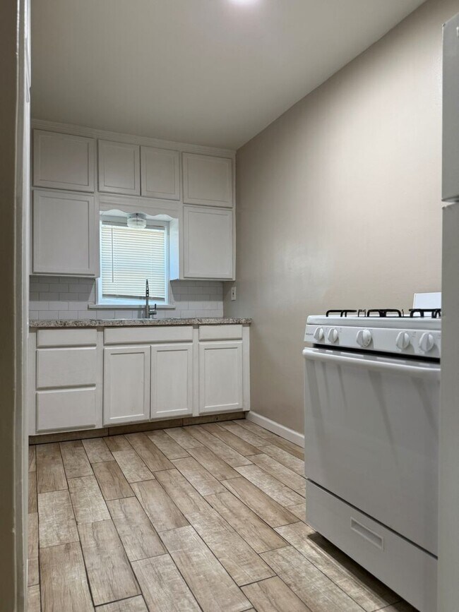 Building Photo - 818w.21s