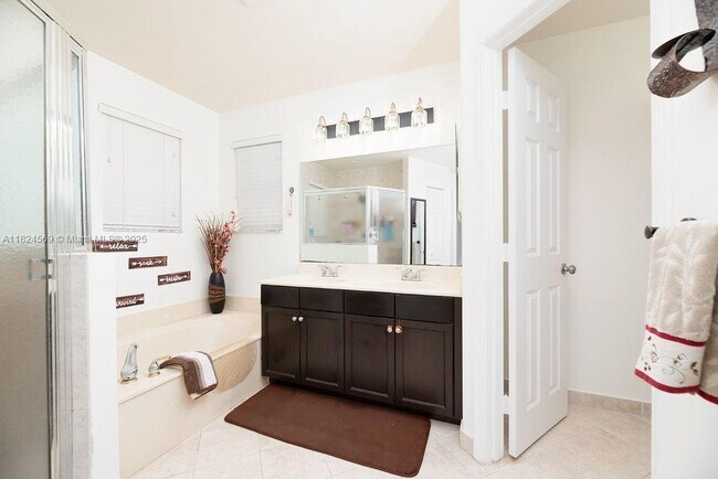 Building Photo - 4832 SW 159th Ave