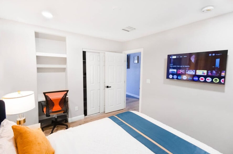 Building Photo - 451 E Lincoln Ave