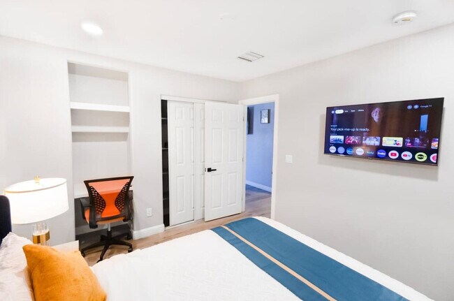 Building Photo - 451 E Lincoln Ave