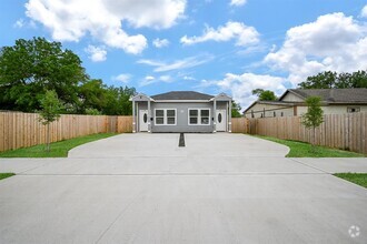 Building Photo - 113 Bolden St