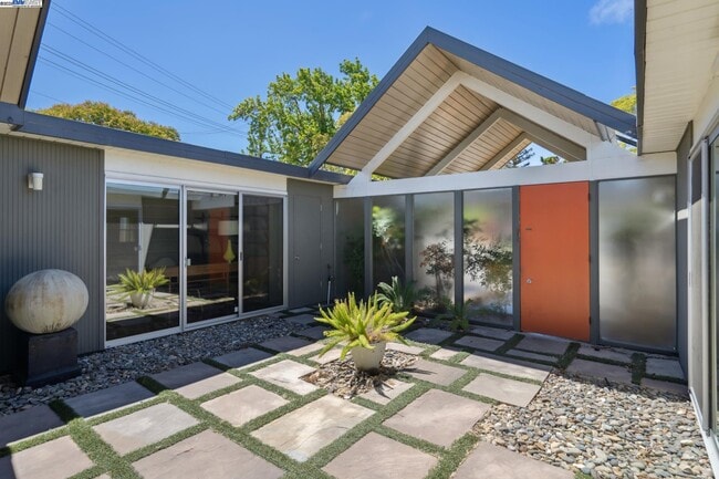 Building Photo - 3767 Gainsborough Dr