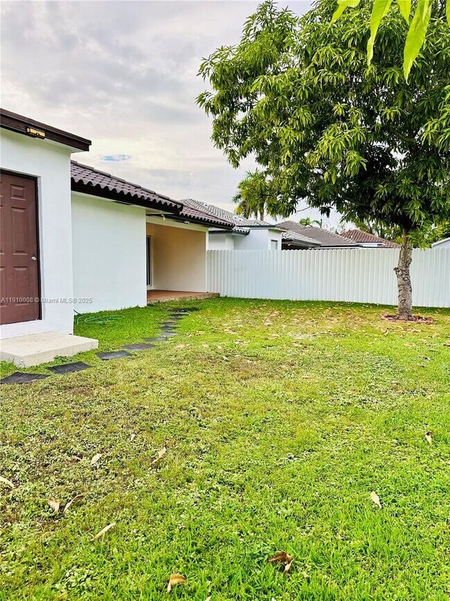 Building Photo - 1101 NW 134th Pl