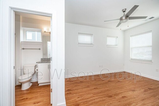 Building Photo - 115 W 13th St