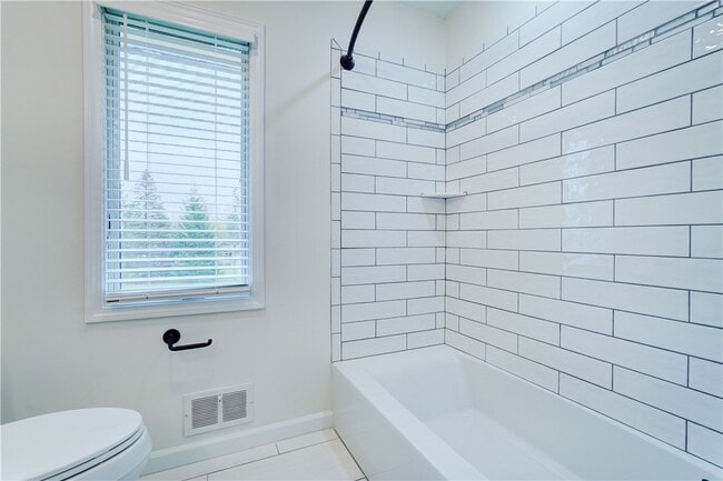 Building Photo - 399 French Rd