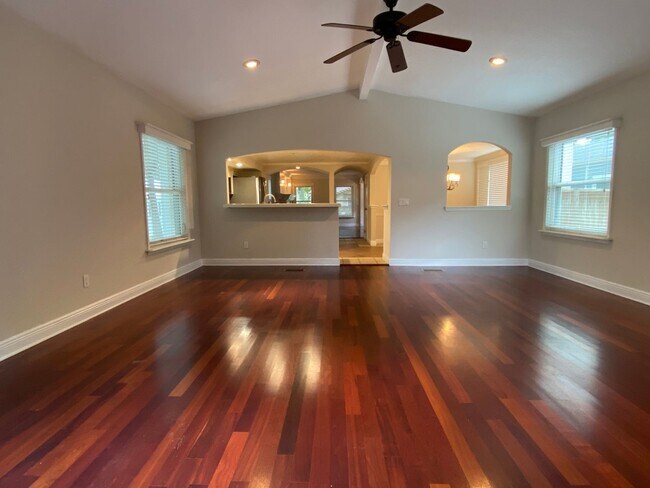 Building Photo - Charming 3 Bed, 3 Bath Home in Lake Davis/...