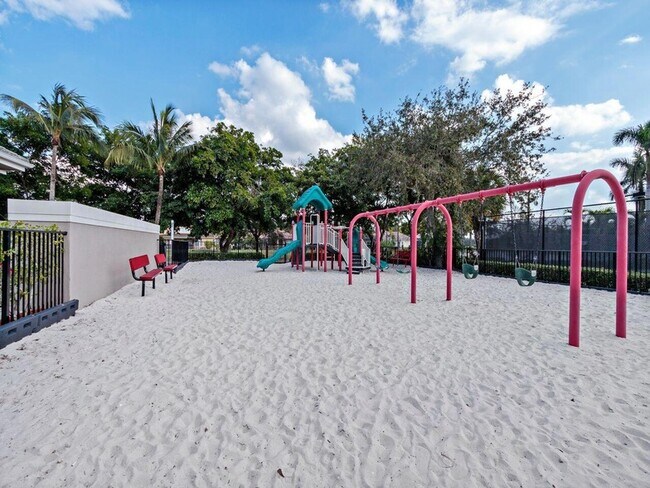 Building Photo - 11289 NW 65th Manor