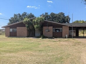 Building Photo - 1439 N Alamo Rd