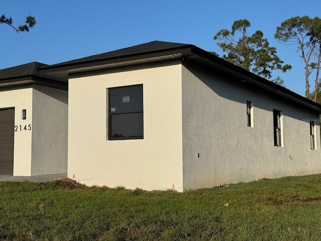 Building Photo - 2145 Redmond St