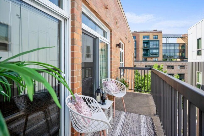 Building Photo - 1905 N Water St