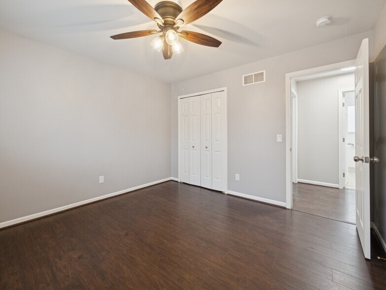 Bedroom 2 - 8204 Toepfer Rd