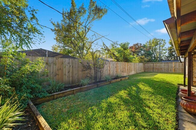 Building Photo - 6231 Autumn Forest Dr