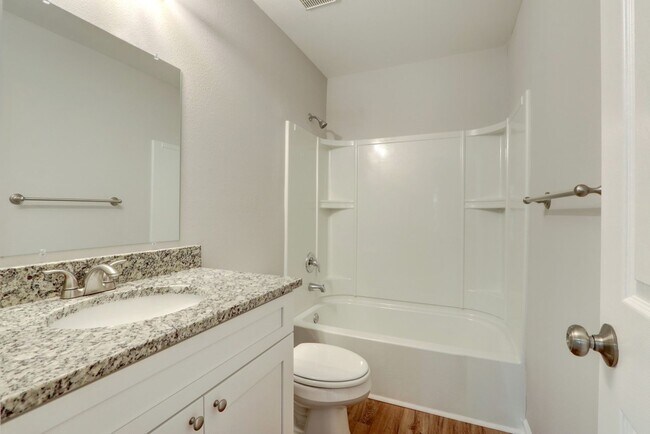 Building Photo - 3-3 Dukes Way