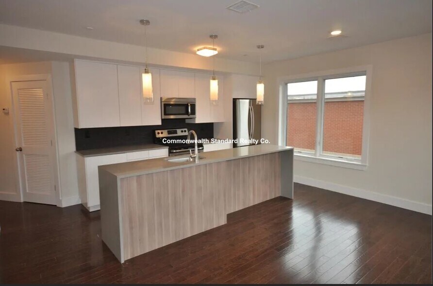 Building Photo - 659 Massachusetts Ave