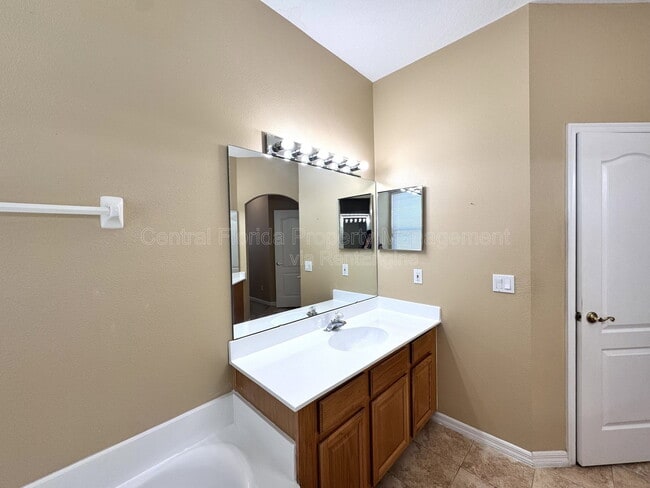 Building Photo - 10118 Shortwood Ln