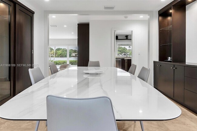 Building Photo - 415 Rovino Ave