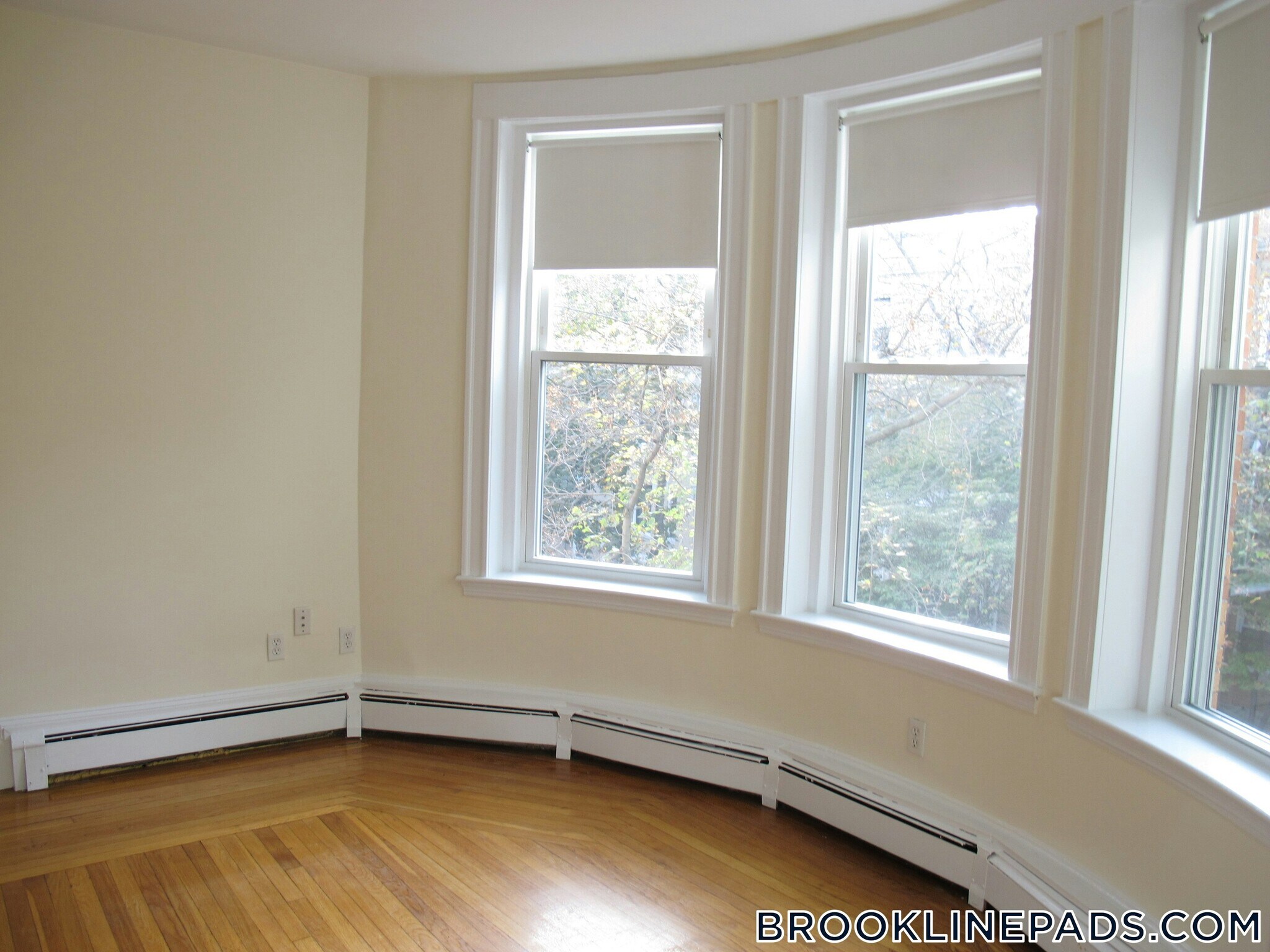 Building Photo - 19 Fairbanks St