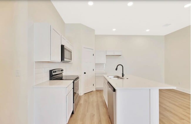 Building Photo - 17121 W Kashmir St
