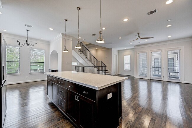 Building Photo - 744 W 24th St