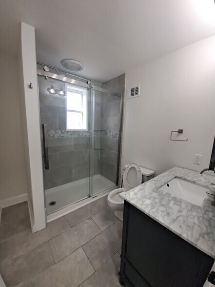 Building Photo - 700 Ridgeside Pl