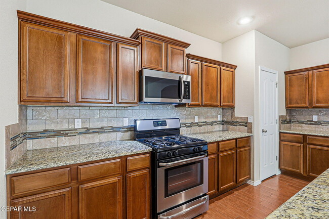 Building Photo - 7417 Dewberry Dr