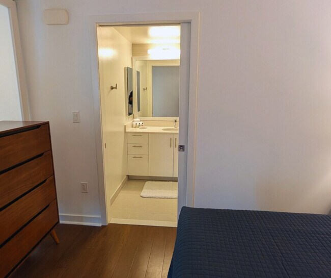 Building Photo - 900 10th St NW