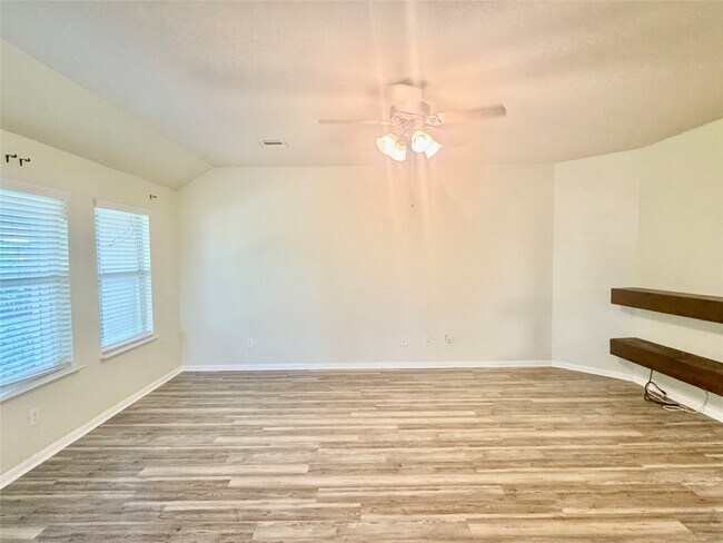Building Photo - 1205 Quarterhorse Dr