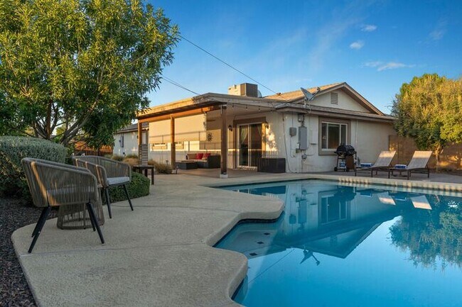 Building Photo - UN-FURNISHED!! 3 Bedroom/ 2Bath in Heart of Scottsdale!!