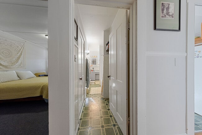 Full Bath - Access from Hall and Bedroom - 9 River Street