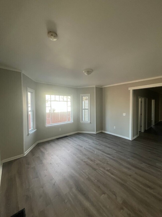 Building Photo - 8 Morgan St