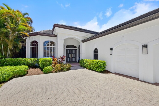 Building Photo - 6778 Oakmont Way