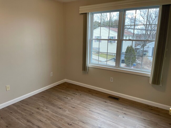 Building Photo - Single Family House For Rent in Providence!