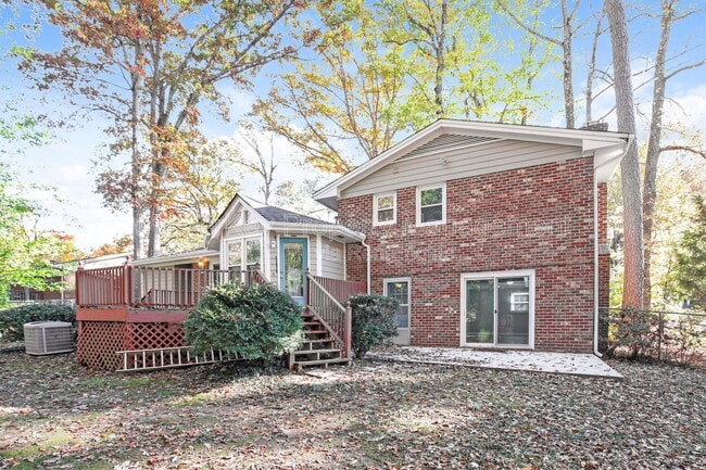 Building Photo - 916 Tanglewood Dr