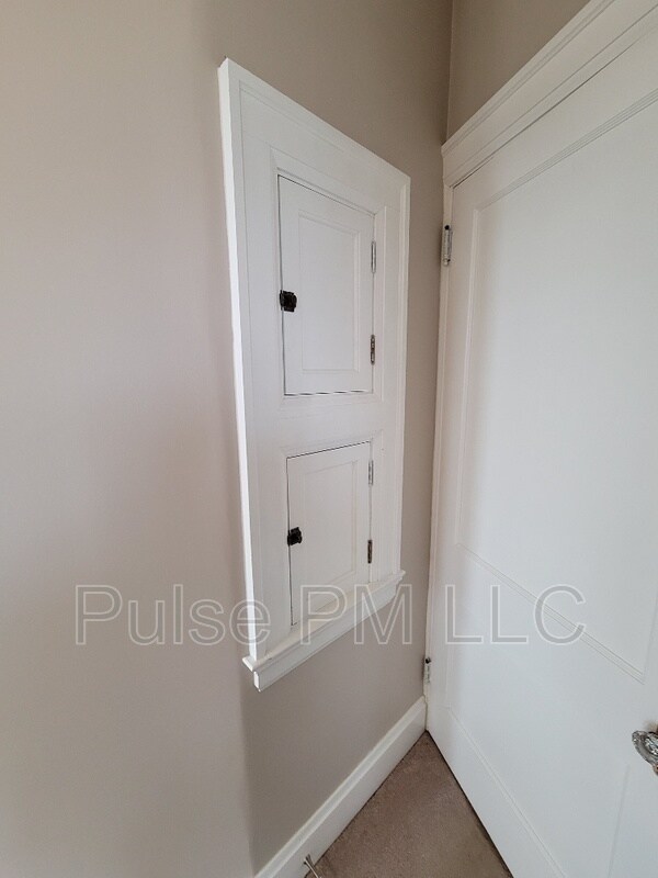 Building Photo - 204 E 26th St