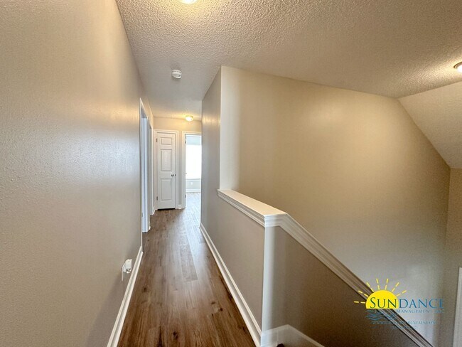 Building Photo - Stunning 4 Bedroom Mary Esther Home, minut...
