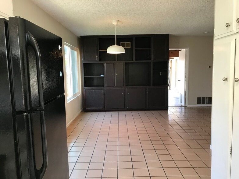 Building Photo - 4592 Benhurst Ave