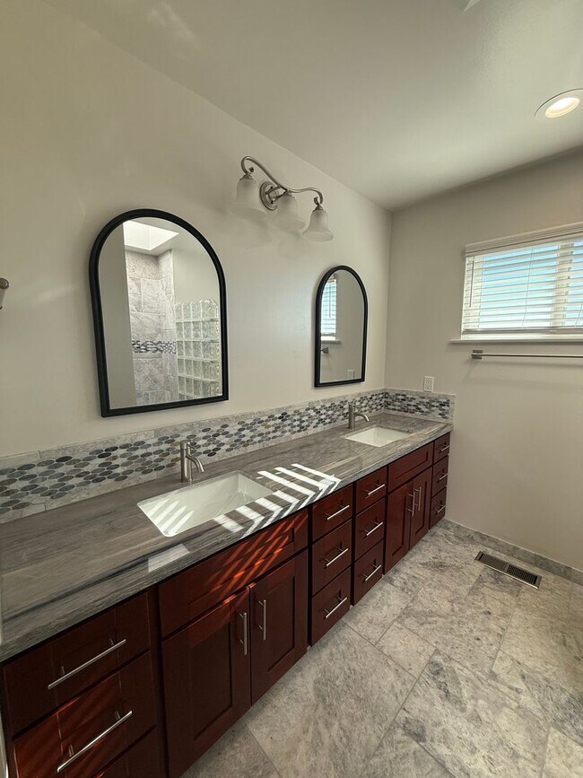 Building Photo - Panoramic Ocean View Home in Aptos! Move in incentive!