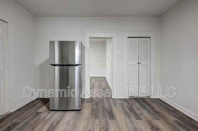 Building Photo - 510 W 3rd St