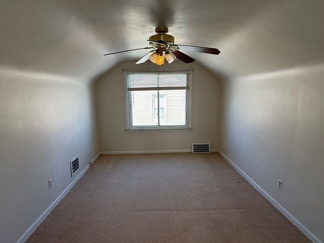 Building Photo - Move-In Ready 3 Bedroom, 2 Bathroom Home in Dearborn