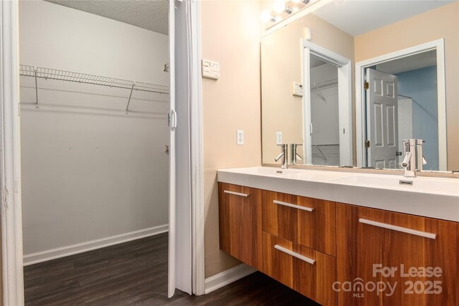 Building Photo - 9205 Ravenwing Dr