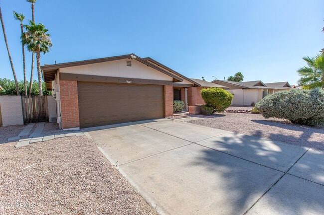 Building Photo - 7911 East Vía de Belleza