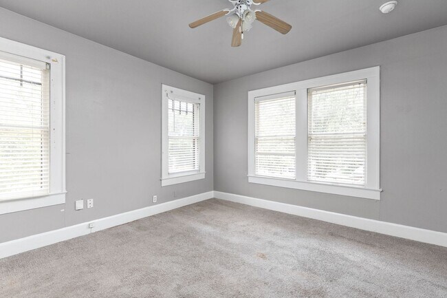 Building Photo - 2102 Brackenridge St